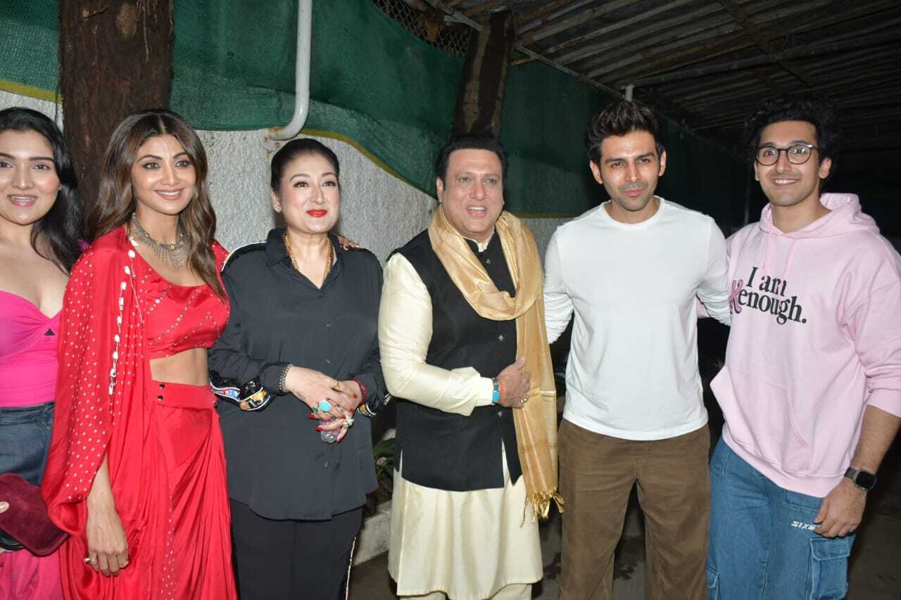 Kartik Aaryan, Shilpa Shetty pose with Govinda and his family